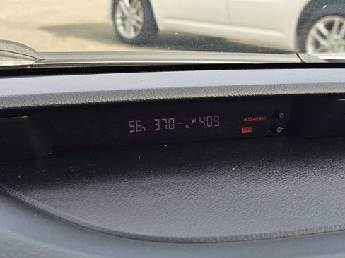 Used 2011 Subaru Legacy 2.5i Premium image 2