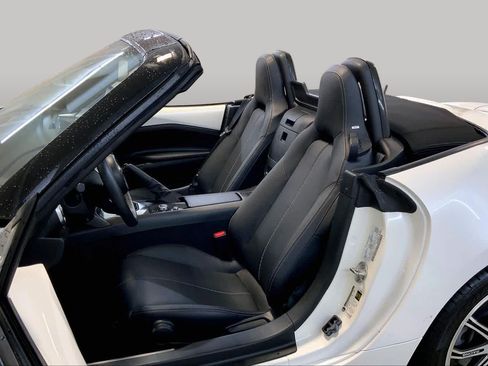 Used 2023 MAZDA MX-5 Miata Grand Touring RWD image 7