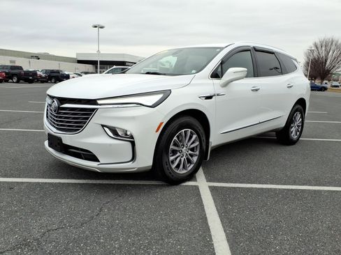 Certified 2024 Buick Enclave Essence image 1