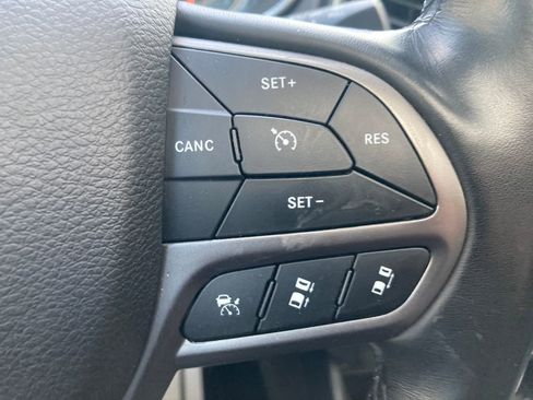 Used 2021 Jeep Cherokee Limited image 42