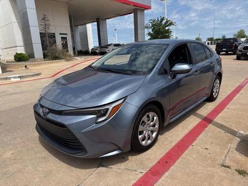 Used 2023 Toyota Corolla LE FWD image 2