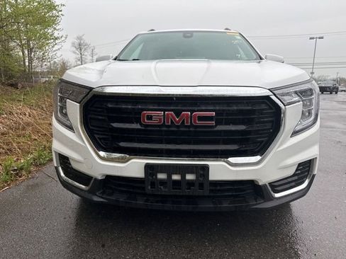 Used 2023 GMC Terrain SLE w/ Driver Convenience Package AWD/4WD image 2