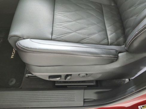 Used 2025 Nissan Rogue Platinum FWD image 18