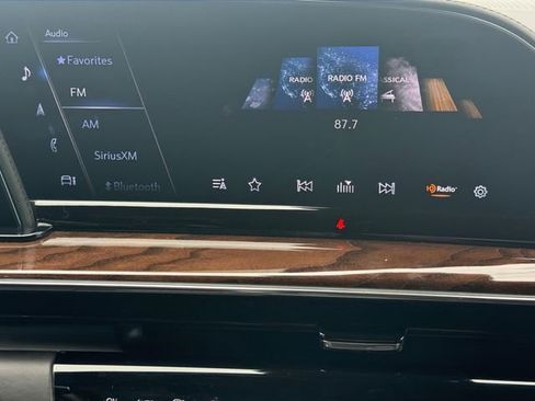 Used 2022 Cadillac Escalade ESV Sport Platinum w/ LPO, ONYX Package RWD image 8