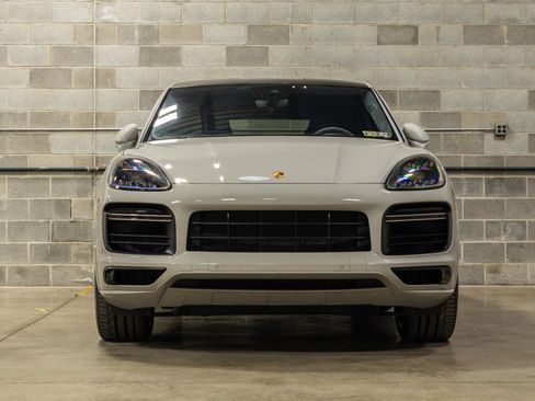 Used 2021 Porsche Cayenne Turbo S image 5