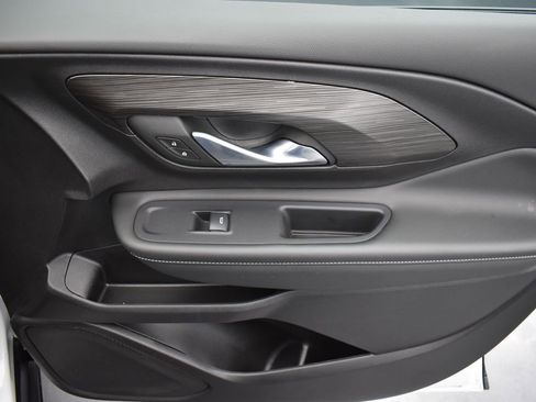 Used 2024 GMC Terrain SLE image 30