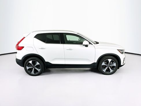 Used 2025 Volvo XC40 B5 Plus AWD/4WD image 10