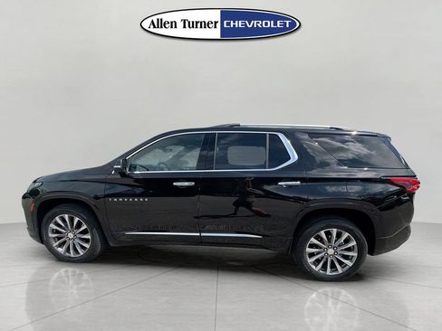 Used 2023 Chevrolet Traverse Premier FWD image 6