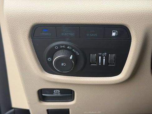 Used 2023 Jeep Grand Cherokee 4WD 4xe image 12