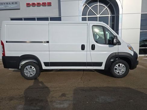 Used 2025 RAM ProMaster 2500 w/ Quick Order Package 22G SLT FWD image 3