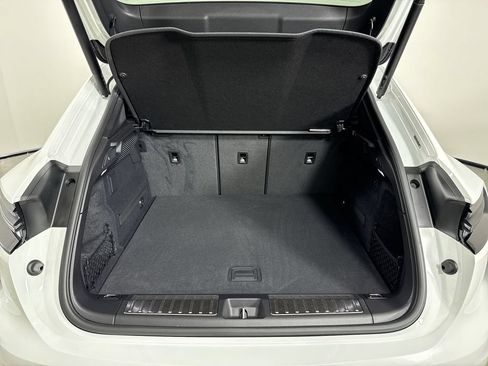 Certified 2025 Porsche Macan Turbo Electric AWD/4WD image 20