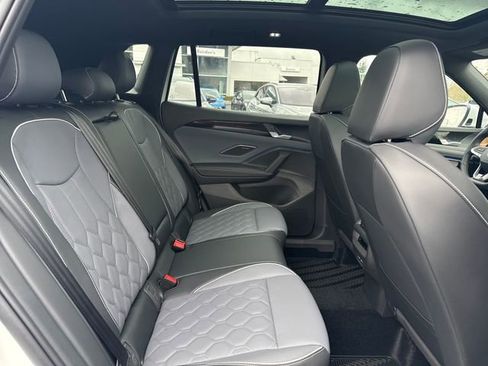 New 2026 Volkswagen Tiguan SEL R-Line image 10