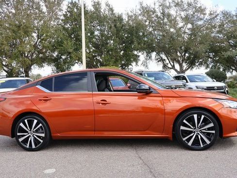 Used 2021 Nissan Altima 2.5 SR w/ SR Premium Package image 9