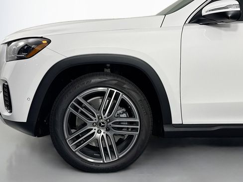 New 2026 Mercedes-Benz GLS 450 4MATIC image 9