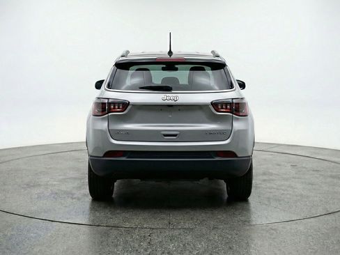 Used 2025 Jeep Compass Limited AWD/4WD image 7