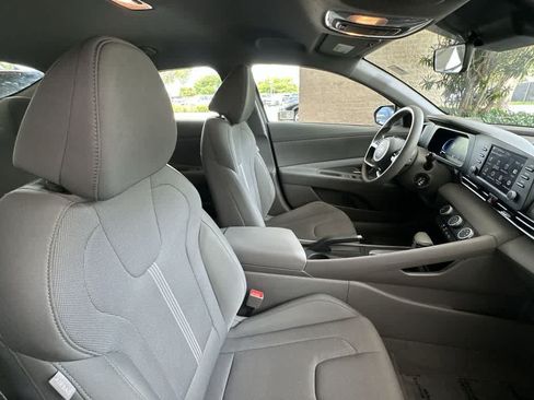 Used 2025 Hyundai Elantra SE FWD image 27