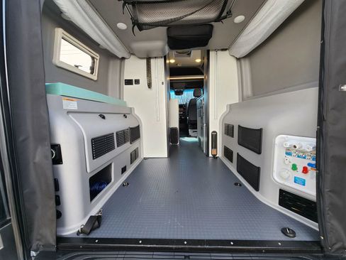 Used 2022 Mercedes-Benz Sprinter 2500 image 33