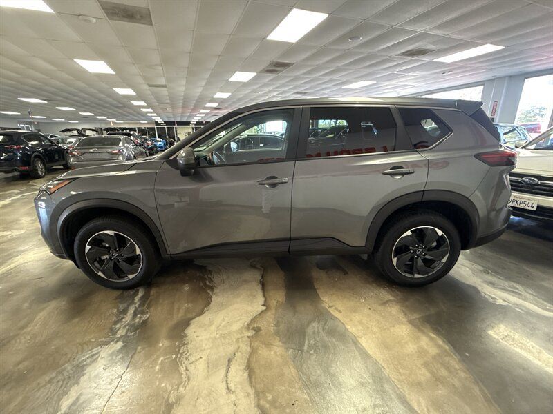 Used 2024 Nissan Rogue SV FWD image 4