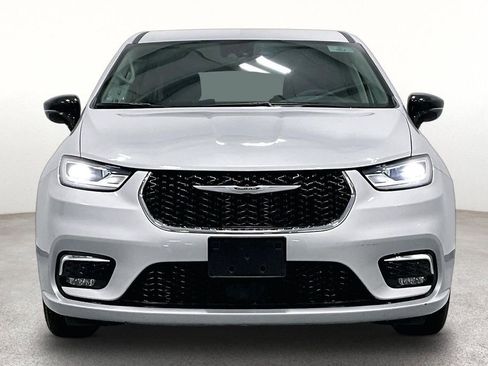 Used 2024 Chrysler Pacifica Limited FWD image 4