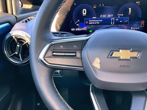 Used 2025 Chevrolet Equinox EV LT image 23