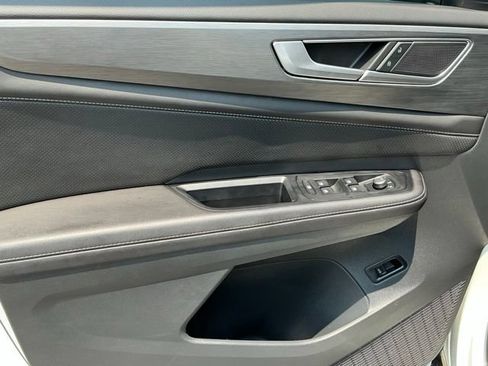 Certified 2024 Volkswagen Atlas Cross Sport SE w/ Panoramic Sunroof Package FWD image 11