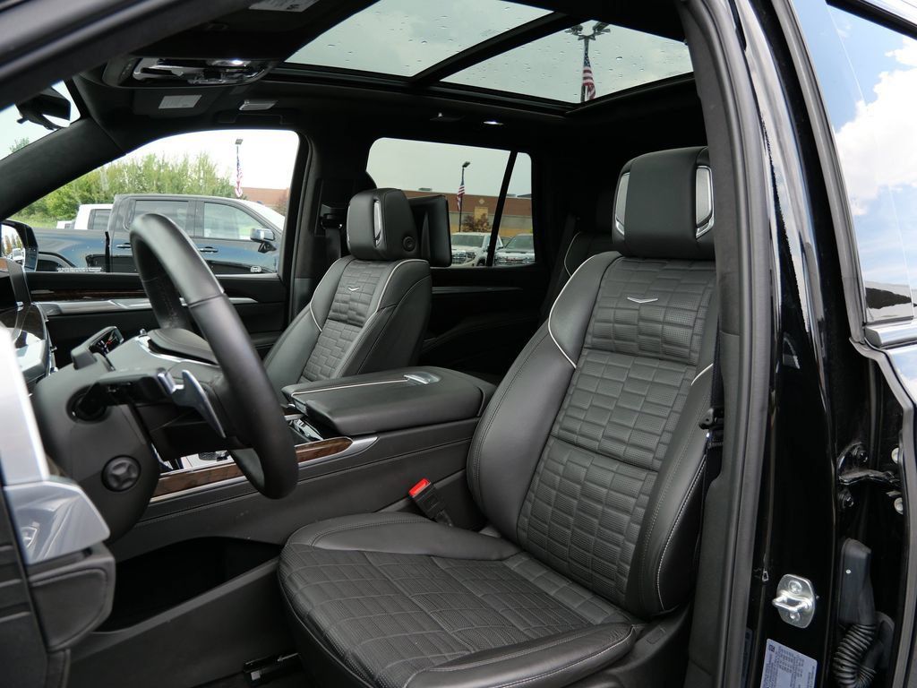 Used 2025 Cadillac Escalade Sport Platinum AWD/4WD image 9