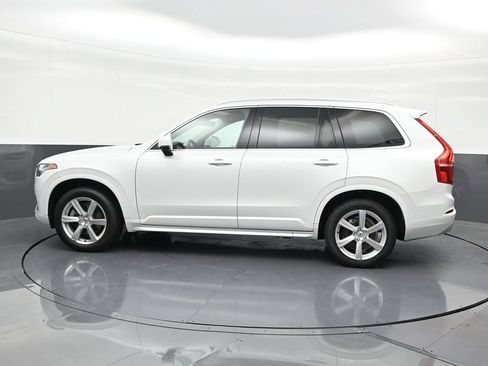 Used 2022 Volvo XC90 T5 Momentum FWD image 2