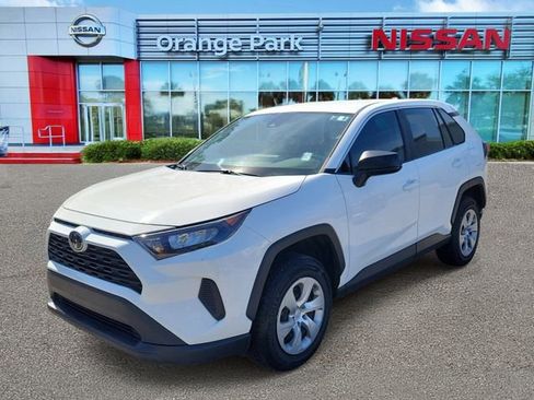 Used 2022 Toyota RAV4 LE FWD image 4