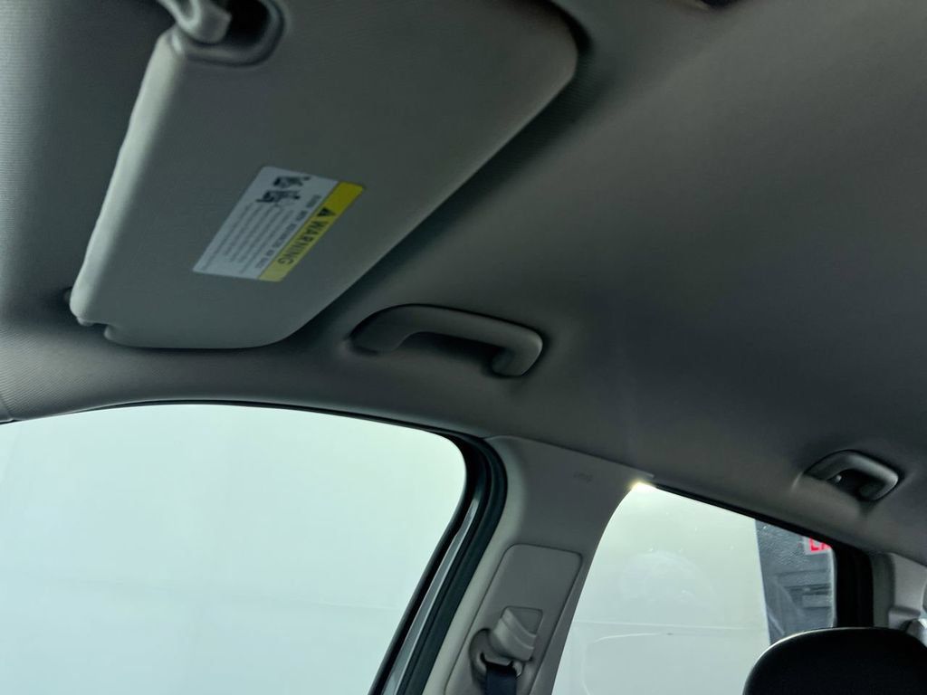 Used 2023 Kia Sorento S FWD image 19