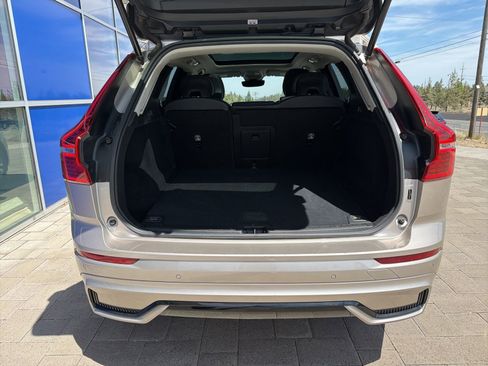 Used 2025 Volvo XC60 B5 Core AWD/4WD image 9