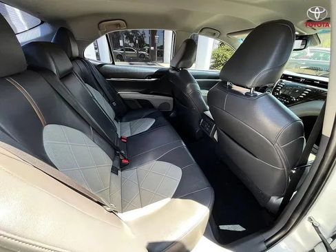 Used 2019 Toyota Camry XLE w/ Carpet Mat Package FWD image 15