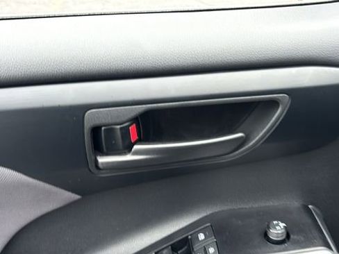 Used 2025 Toyota Highlander LE image 13