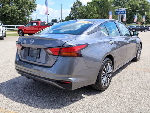 Used 2025 Nissan Altima 2.5 SV FWD image 5