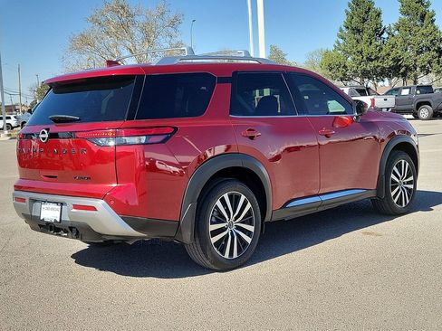 Used 2024 Nissan Pathfinder Platinum w/ Black Appearance Package FWD image 11