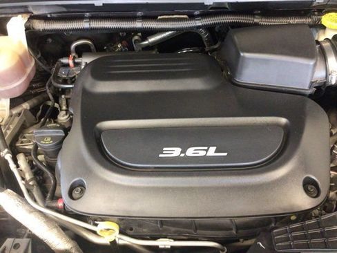 Used 2018 Chrysler Pacifica Limited w/ Tire & Wheel Group FWD image 26