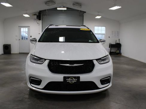 Used 2022 Chrysler Pacifica Limited FWD image 4
