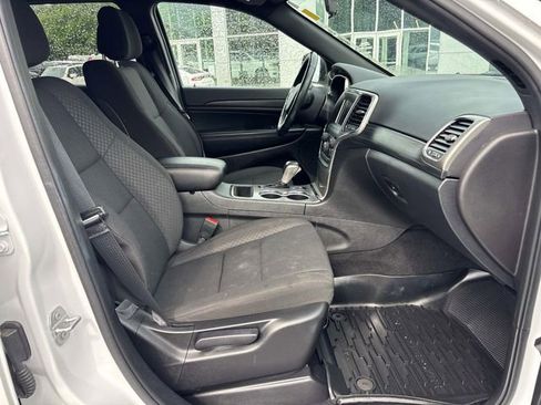 Used 2021 Jeep Grand Cherokee Laredo AWD/4WD image 14