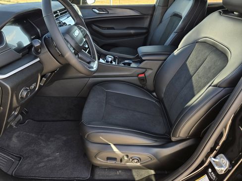 New 2025 Jeep Grand Cherokee L Altitude image 11