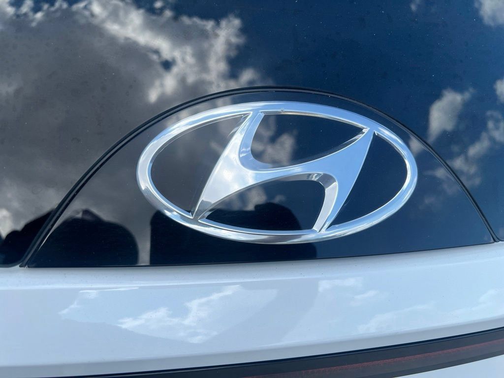 Used 2024 Hyundai Tucson Limited FWD image 12
