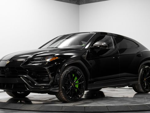 Used 2022 Lamborghini Urus image 2