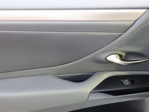 Certified 2022 Lexus ES 300h F Sport image 32