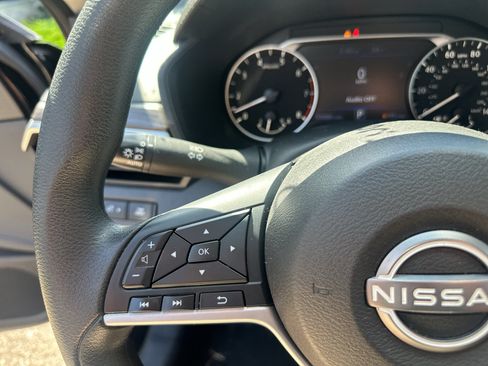 Used 2025 Nissan Altima 2.5 SV FWD image 23