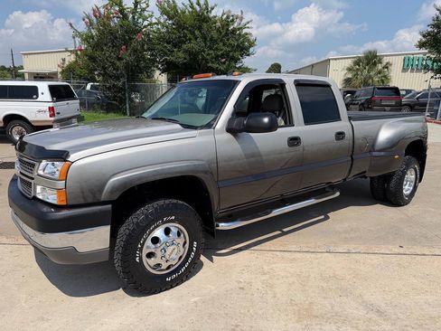 Used 2005 Chevrolet Silverado 3500 LT w/ Heavy-Duty Power Package AWD/4WD image 50