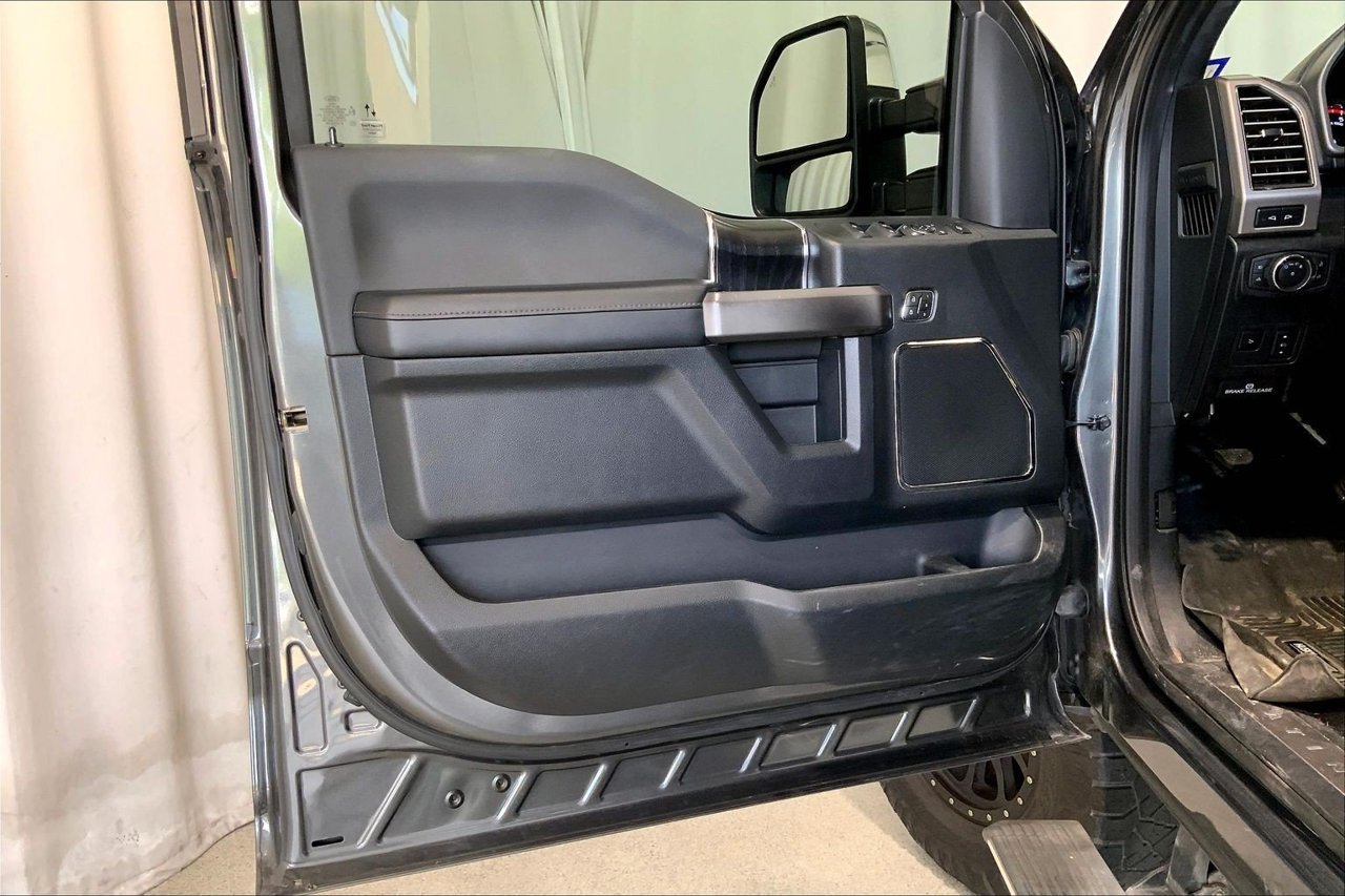 Used 2019 Ford F250 Platinum w/ Platinum Ultimate Package AWD/4WD image 21