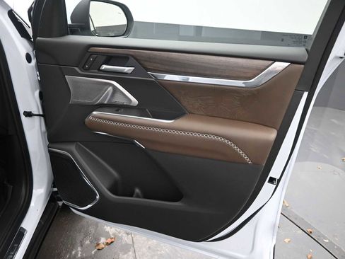 New 2026 GMC Acadia Denali Ultimate w/ LPO, Floor Liner Package image 18