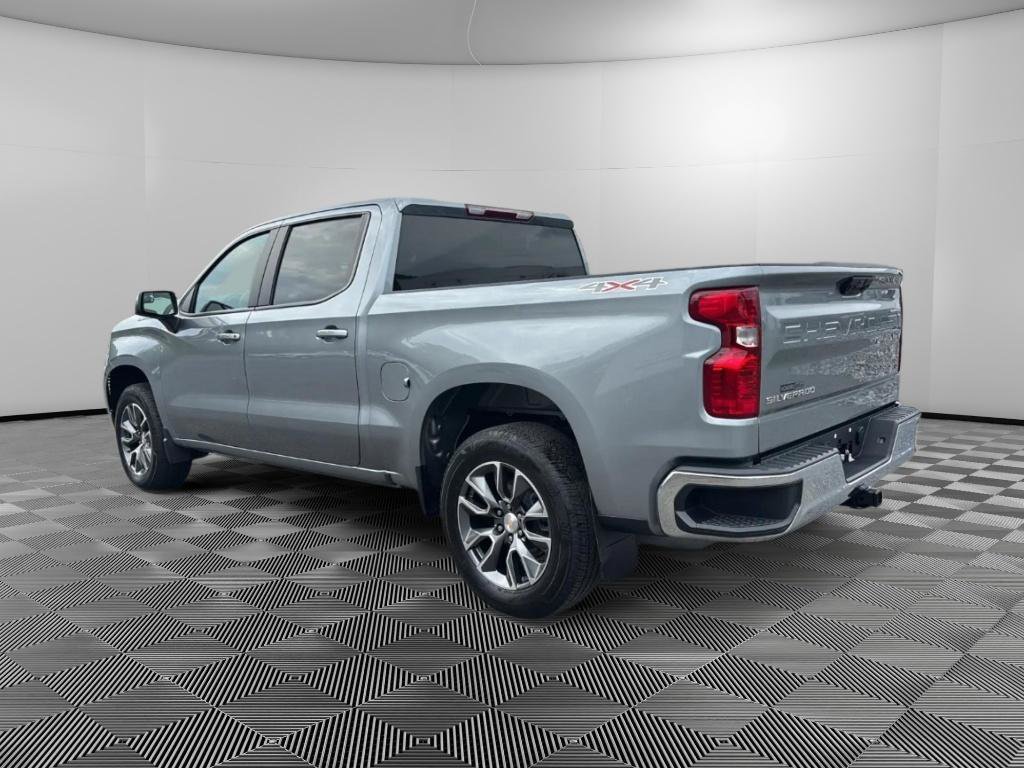 Used 2024 Chevrolet Silverado 1500 LT AWD/4WD image 3