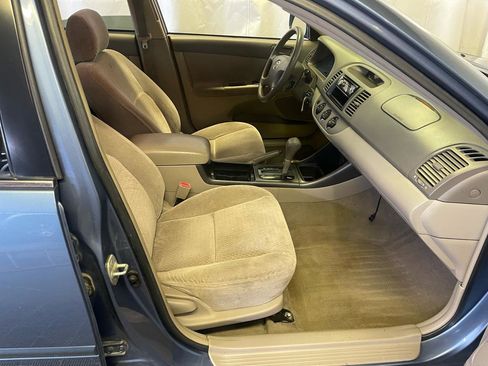Used 2002 Toyota Camry LE FWD image 10