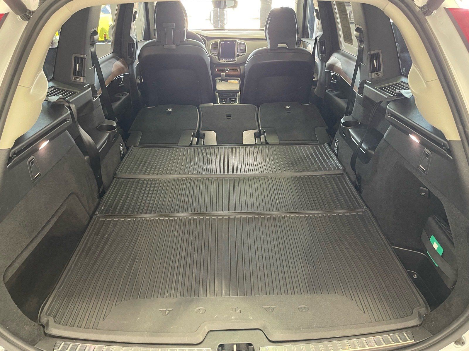 Used 2025 Volvo XC90 B5 Plus w/ Protection Package Premier AWD/4WD image 37