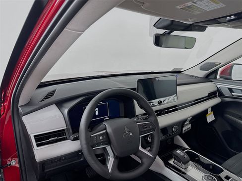 New 2026 Mitsubishi Outlander SE FWD image 9