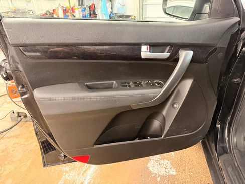 Used 2014 Kia Sorento LX image 13